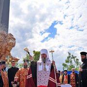 Предстоятель ПЦУ звершив молебень за перемогу України та вшанував полеглих захисників на Буковині