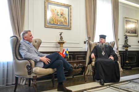 Митрополит Епіфаній обговорив підтримку України з Послом Нідерландів