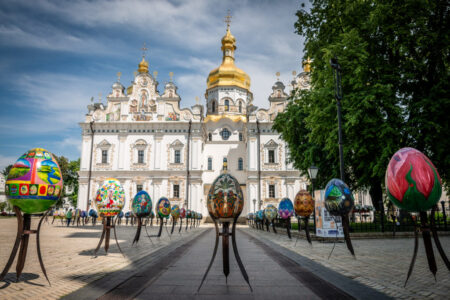 Художниця Олена Хом’якова представила писанку, натхненну розписами Трапезної церкви Києво-Печерської лаври