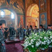 У Черкасах митрополит Іоан освятив паски для українських військових
