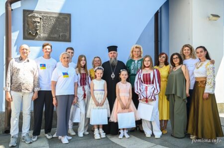 Митрополит Епіфаній відкрив виставку дитячих малюнків «Обличчя української мрії» у Свято-Михайлівському монастирі