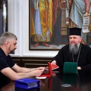 Митрополит Епіфаній та голова «Укрзалізниці» обговорили підтримку українського війська та соціальні ініціативи