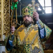 ПЦУ вперше провела літургію у Троїцькій надбрамній церкві Лаври