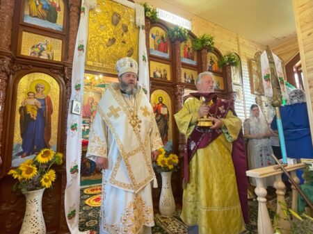 У Городищі-2 освятили новий іконостас у Свято-Троїцькому храмі