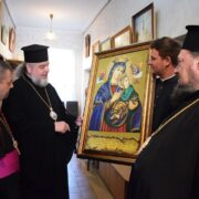 Митрополит Епіфаній передав автомобілі для потреб українських військових