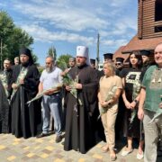 Митрополит Симеон відвідав незламний Нікополь та вшанував пам'ять захисників України