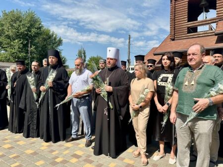 Митрополит Симеон відвідав незламний Нікополь та вшанував пам’ять захисників України