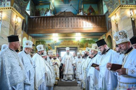 Оновлений храм святої Катерини в Хмельницькій єпархії: освячення престолу та іконостасу