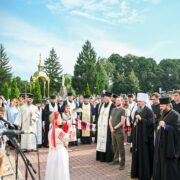 Освячення престолу та дзвіниці: Митрополит Епіфаній на Хмельниччині