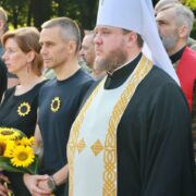 Митрополит Симеон очолив жалобні заходи у Дніпрі на честь загиблих захисників