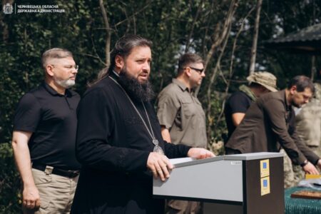 Єпископ Феогност відвідав полігон ССО та молився за захисників України
