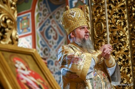 Урочиста літургія у Свято-Михайлівському соборі: Митрополит Епіфаній возніс молитви за Україну
