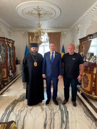 Архієпископ Павло привітав почесного консула Молдови з 3-річчям дипломатичної діяльності