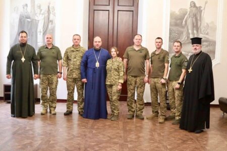 У Дніпровській єпархії вшанували захисників та захисниць напередодні Дня захисників України