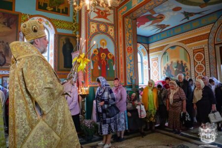 Митрополит Симеон звершив Літургію на честь апостола Іоана Богослова у Михайлівці