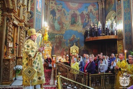 Божественна літургія у Вінниці: молитви за перемогу України під час служби митрополита Симеона