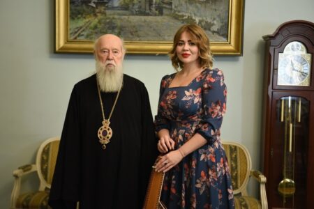 Патріарх Філарет зустрівся з українською бандуристкою Вітою-Вікторією Задорожною