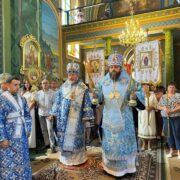 Молитви за Україну та захисників: урочисте богослужіння у храмі Воскресіння Христового