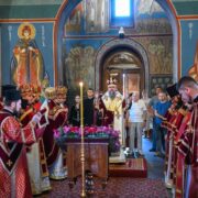 Митрополит Епіфаній провів літургію на свято Воздвиження та передав допомогу воїнам