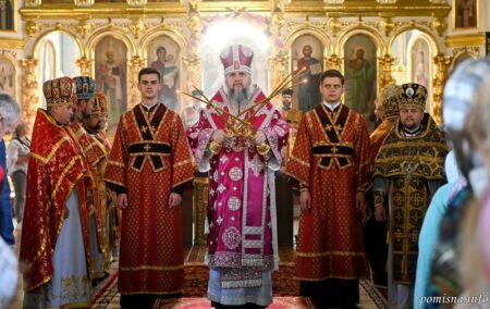 Предстоятель ПЦУ очолив літургію у прифронтовому Тростянці 