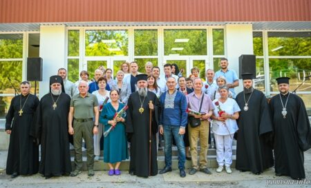 Візит Митрополита Епіфанія до лікарні у Тростянці: нагороди медикам та слова підтримки