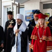 На День знань митрополит Нестор благословив студентів Західноукраїнського університету
