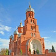 Релігійна громада села Куколівка перейшла до ПЦУ після відспівування воїна на порозі храму