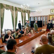 Митрополит Епіфаній зустрівся з добровольцями «Легіону Оболонь» і вручив їм церковні відзнаки