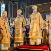 Митрополит Епіфаній підписав унікальний конверт під час візиту до Кременчука
