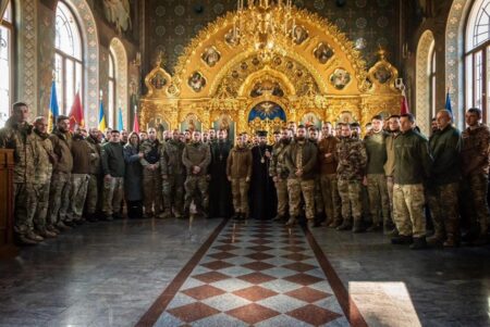 Молитва за Перемогу: у Лаврі звершено молебень за Україну разом із бійцями Нацгвардії