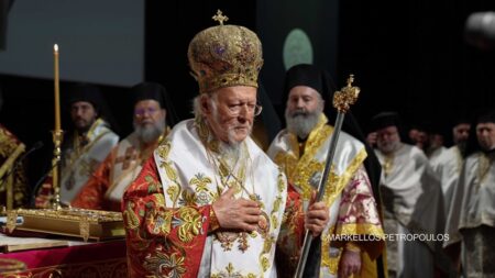 Нова Конституція: Архієпископ Макарій прийняв важливий документ від Вселенського Патріарха