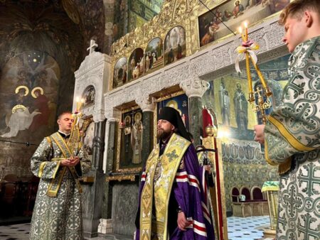Урочиста літургія в Києво-Печерській Лаврі: молитва за перемогу України