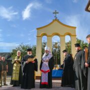 Митрополит Епіфаній у Харкові: молитва за захисників і передача автомобіля швидкої допомоги