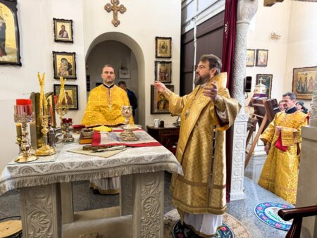 Божественна літургія митрополита Олександра з молитвами за мир і спокій полеглих оборонців України