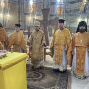Митрополит Нестор освятив накупольні хрести у кафедральному соборі Тернополя