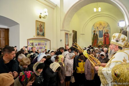 Митрополит Епіфаній очолив літургію з нагоди 30-річчя Острозької академії