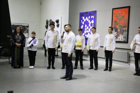 Чоловічий хор «Агіос» зібрав кошти для ЗСУ під час благодійного виступу у Луцьку