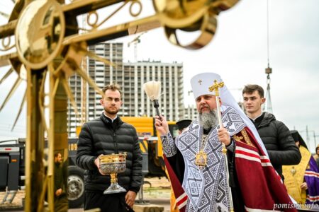 Блаженнійший Митрополит Епіфаній очолив освячення хрестів для храму на Подолі