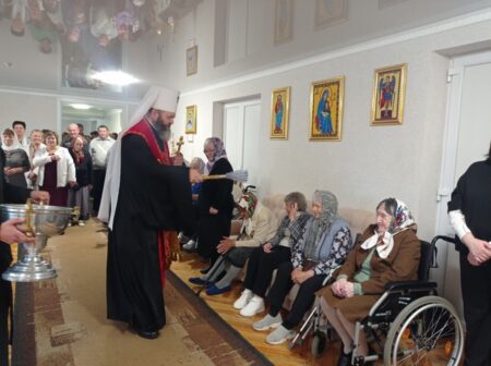 У Луцькому геріатричному будинку відбулося святкове богослужіння на честь Косми і Даміана