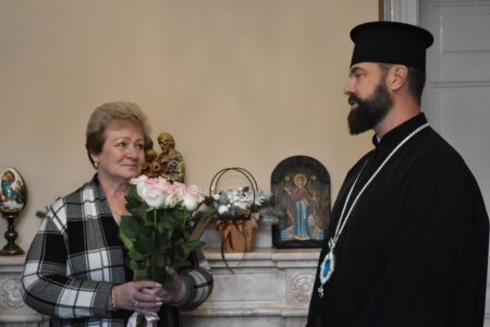 Волонтерка Ореста Василевська нагороджена Архієпископом Юліаном за допомогу воїнам