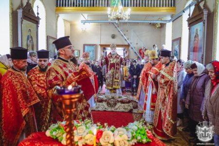 Митрополит Симеон освятив престол храму святої Параскеви П’ятниці у селі Глухівці