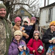 Святий Миколай у пікселі: капелани та волонтери подарували свято дітям на Запорізькому напрямку