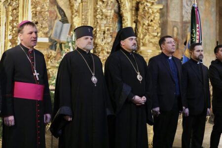 Духовна сила для армії: у Софії Київській випустили нових капеланів
