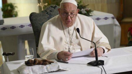 Папа Франциск закликав до миру: «Замовкніть зброя, залунай коляда»
