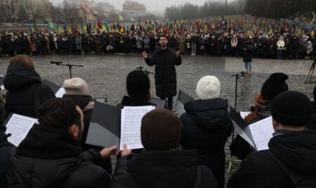 Молитва і коляда: як Львів підтримує родини полеглих захисників