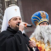 На честь святого Миколая у Києві запалили різдвяну ялинку