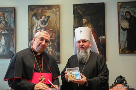 Важлива зустріч: Предстоятель ПЦУ та архієпископ Сатріано обговорили підтримку України