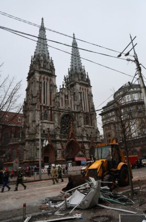Російський обстріл пошкодив костел Святого Миколая в Києві