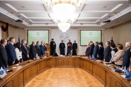 Театральна духовність: архієпископ Тихон під обстрілом критики
