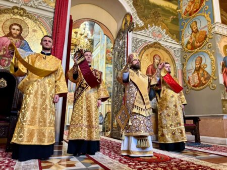 Урочисте богослужіння у Києво-Печерській лаврі: молитва за Україну